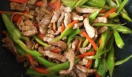 尖椒肉丝爆料视频,独家爆料视频带你领略家常美食魅力