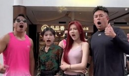 嘴哥妈妈爆料视频播放,揭秘家庭温馨瞬间